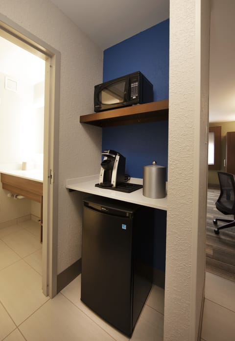 In-room safe, desk, laptop workspace, blackout drapes