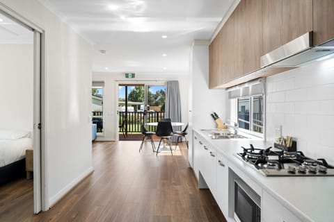 Double Cabins | Private kitchen | Fridge, microwave, toaster, cookware/dishes/utensils