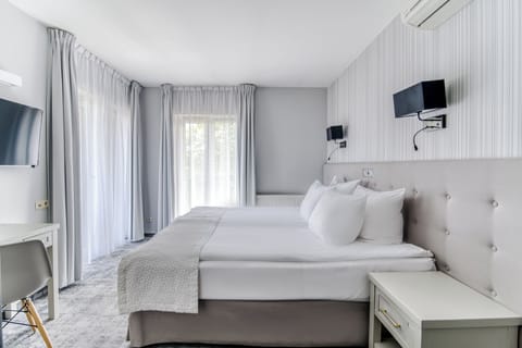 Deluxe Double Room | In-room safe, desk, laptop workspace, iron/ironing board