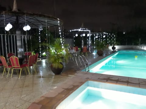 Poolside bar