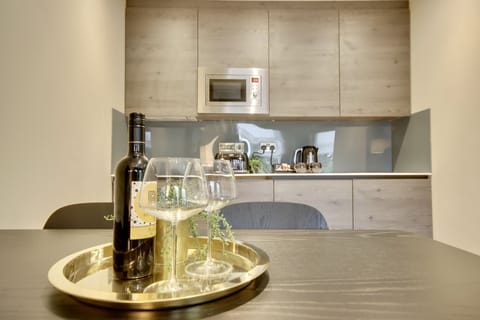 Luxury Suite | Private kitchen | Coffee/tea maker, electric kettle