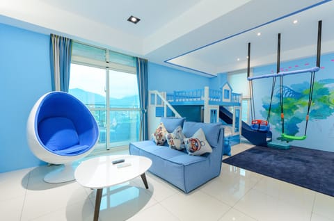 Family Room (301) | Children's theme room