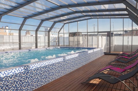 Indoor pool, sun loungers