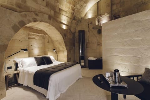 Standard Double Room | Premium bedding, minibar, in-room safe, free WiFi