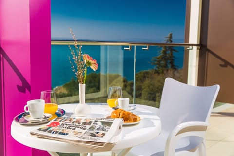 Deluxe Suite, 1 Bedroom, Sea View, Tower | Minibar, in-room safe, individually decorated, individually furnished