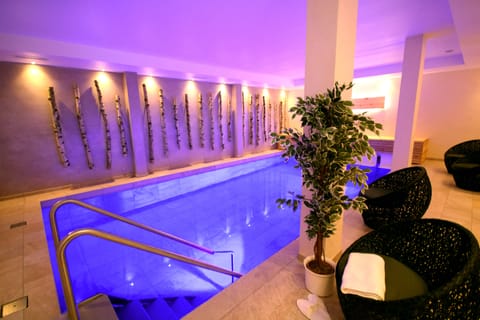 Indoor pool, sun loungers