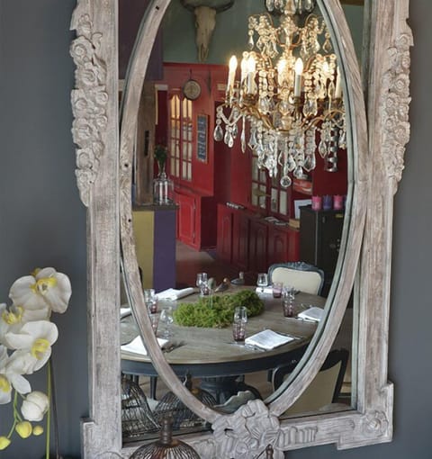 Lunch and dinner served, French cuisine