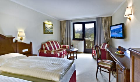 Junior Suite, 1 Double Bed, Balcony, Mountain View | Down comforters, minibar, in-room safe, desk
