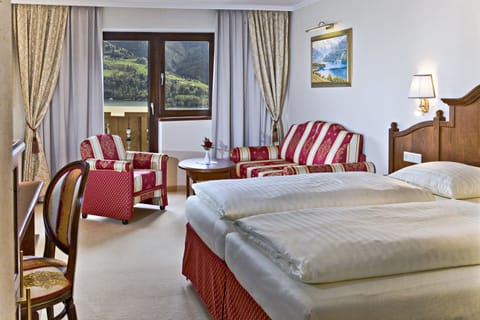 Junior Suite, 1 Double Bed, Balcony, Lake View | Down comforters, minibar, in-room safe, desk