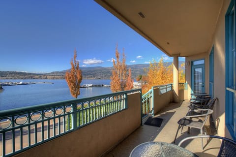 Signature Condo, 2 Bedrooms, Lake View, Lakeside | Balcony