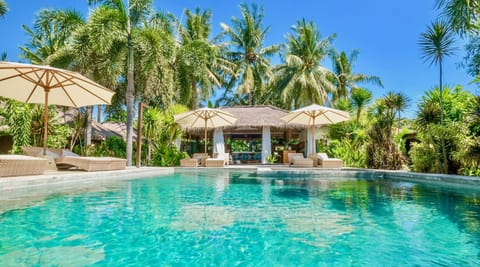 Outdoor pool, sun loungers