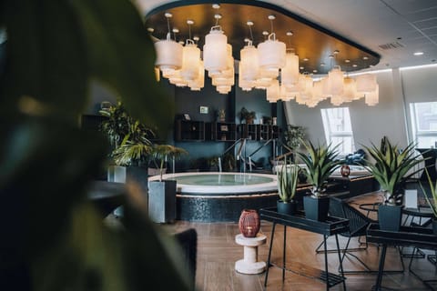 Indoor spa tub
