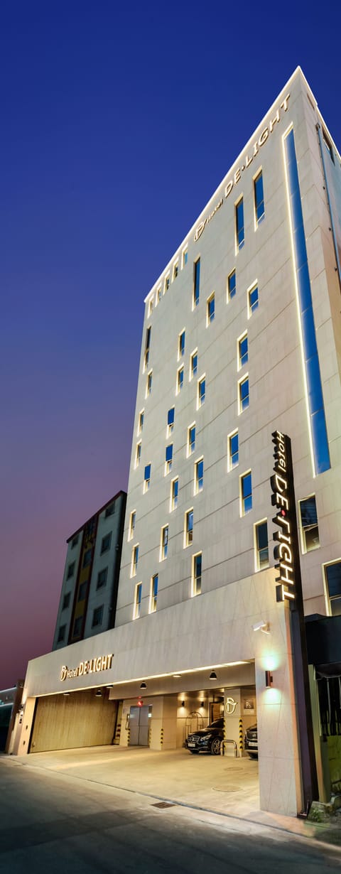 Front of property - evening/night
