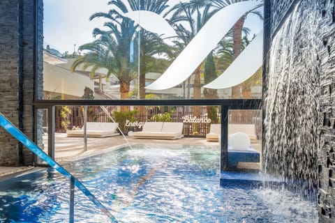 Sauna, hot tub, steam room, Turkish bath, body treatments, aromatherapy