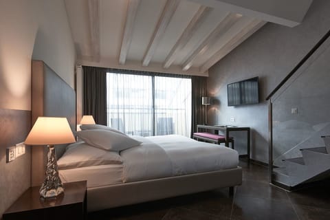 Duplex, Balcony | Minibar, in-room safe, desk, soundproofing