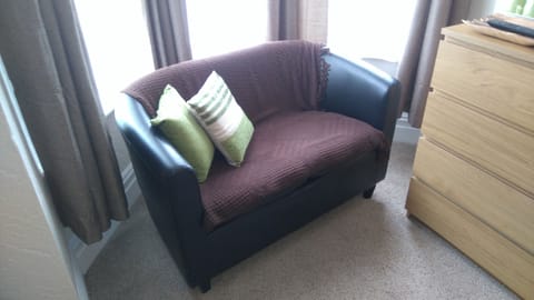 Family room - En suite | Free WiFi, bed sheets