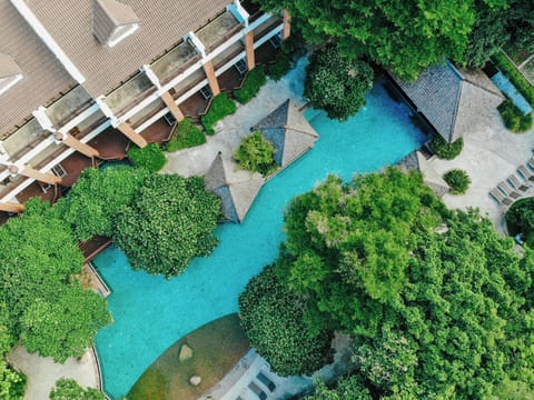 2 outdoor pools, open 7 AM to 9 PM, pool umbrellas, sun loungers