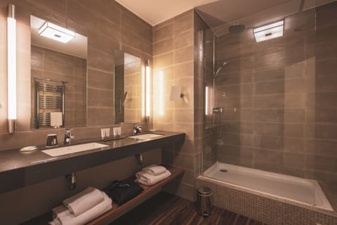 Combined shower/tub, free toiletries, hair dryer, bathrobes