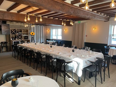 Dinner served, Regional cuisine, alfresco dining 