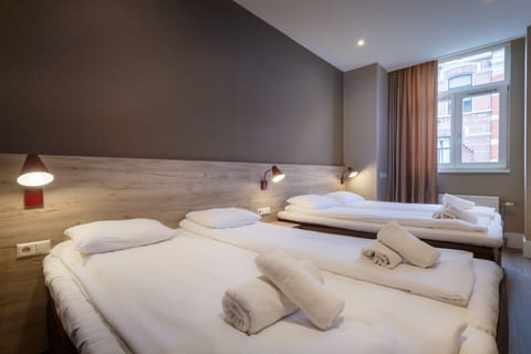 Quadruple Room | In-room safe, iron/ironing board, free WiFi, bed sheets