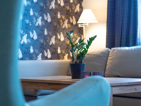 Room Business | Individually decorated, individually furnished, desk, laptop workspace