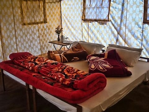 Deluxe Double Room, 1 Bedroom | Blackout drapes, bed sheets