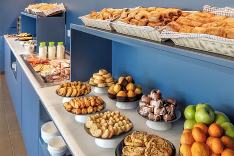 Daily continental breakfast for a fee