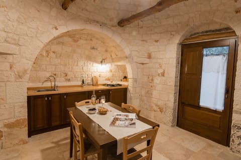 Apartment, 1 Bedroom, Garden View | Private kitchen | Full-size fridge, stovetop, coffee/tea maker, electric kettle