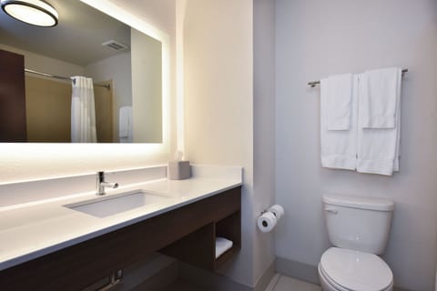 Suite, 2 Queen Beds | Bathroom | Combined shower/tub, hair dryer, towels