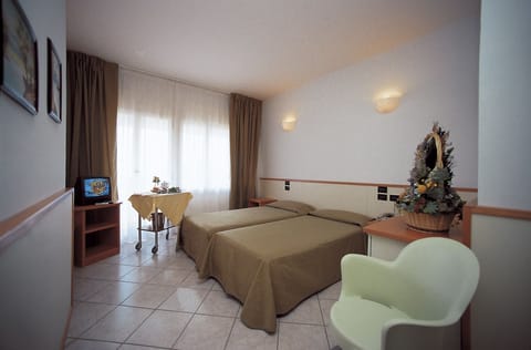 Standard Double or Twin Room | Minibar, desk, blackout drapes, bed sheets