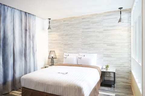 Desk, blackout drapes, free WiFi, bed sheets