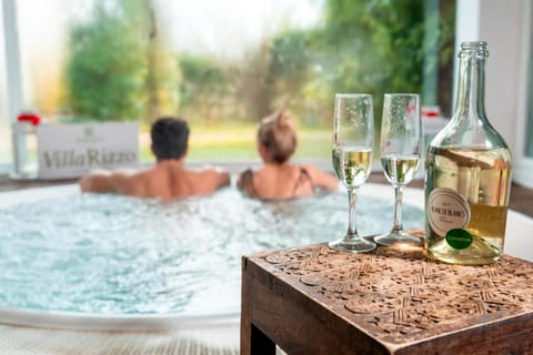 Couples treatment rooms, sauna, hot tub, steam room, Turkish bath