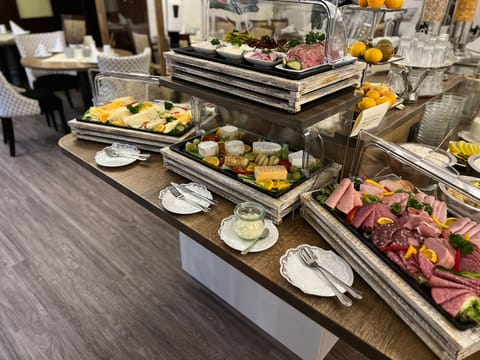 Daily buffet breakfast for a fee
