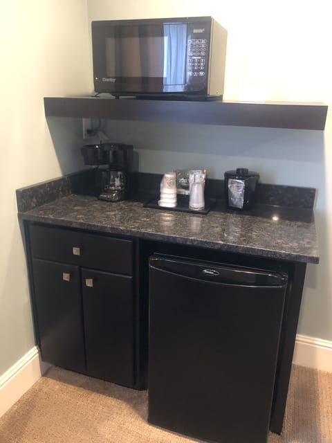 Standard Room, 2 Queen Beds | Desk, free rollaway beds, free WiFi, bed sheets