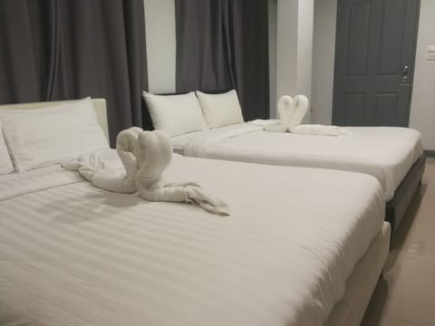 2 Queen Bed | Free WiFi, bed sheets