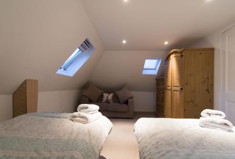 House, 3 Bedrooms | 1 bedroom, desk, iron/ironing board, free cribs/infant beds