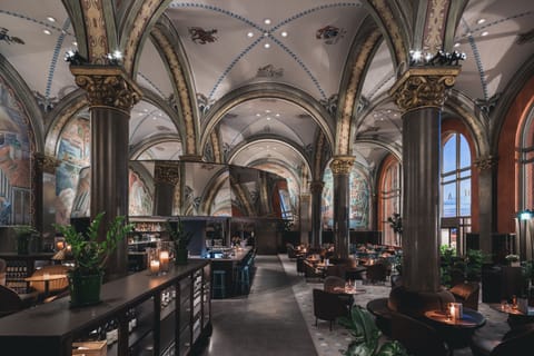 3 restaurants; breakfast, lunch, dinner, and brunch served