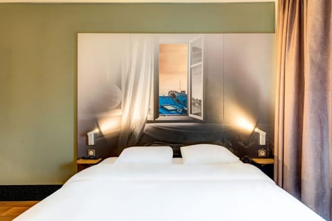 Double Room | Premium bedding, desk, soundproofing, free WiFi