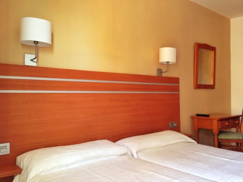 Standard Double or Twin Room, Balcony | In-room safe, desk, blackout drapes, cribs/infant beds