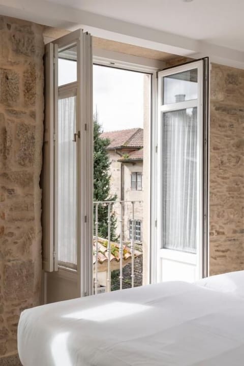 Deluxe Double or Twin Room | Minibar, in-room safe, desk, blackout drapes