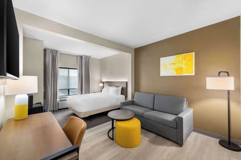 Suite, 1 King Bed, Non Smoking (Sofa Bed, Walk in shower) | Desk, blackout drapes, iron/ironing board, free cribs/infant beds