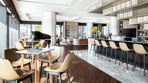 2 bars/lounges, poolside bar