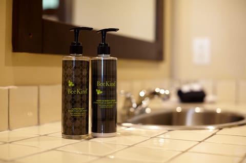 Deluxe Suite, 1 King Bed with Sofa bed, Ocean View, Beachside | Bathroom | Free toiletries, hair dryer, towels, soap