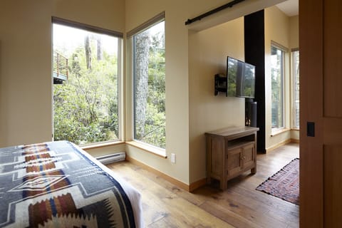 Signature Tree House, 1 Queen Bed with Sofa bed, Partial Ocean View | Iron/ironing board, free WiFi, bed sheets