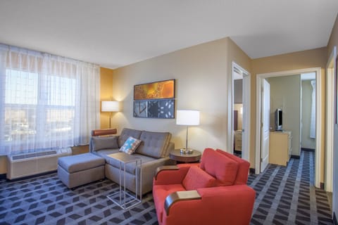 Premium bedding, in-room safe, desk, iron/ironing board