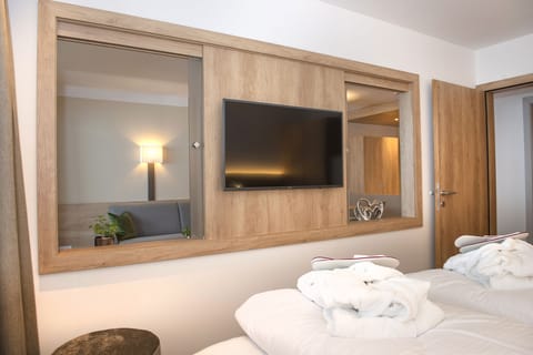 Apartment | In-room safe, individually decorated, individually furnished, desk