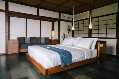 Minibar, in-room safe, desk, laptop workspace