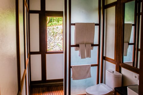 Junior Room | Bathroom | Shower, free toiletries, hair dryer, slippers