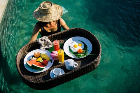 Free daily cooked-to-order breakfast