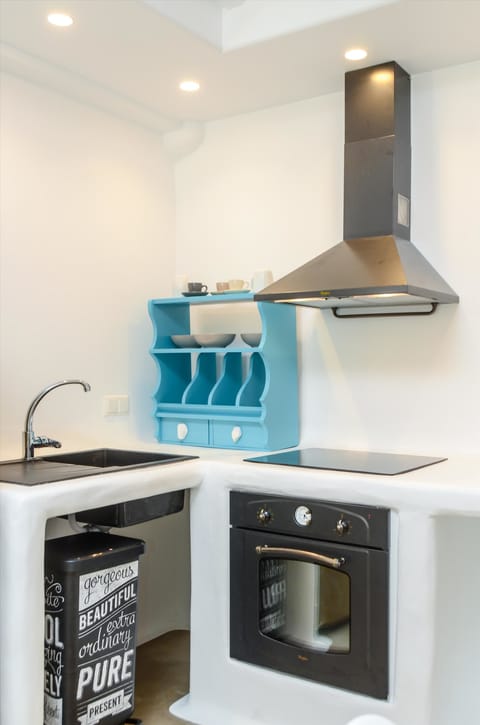 Deluxe Suite | Private kitchen | Fridge, espresso maker, coffee/tea maker, electric kettle
